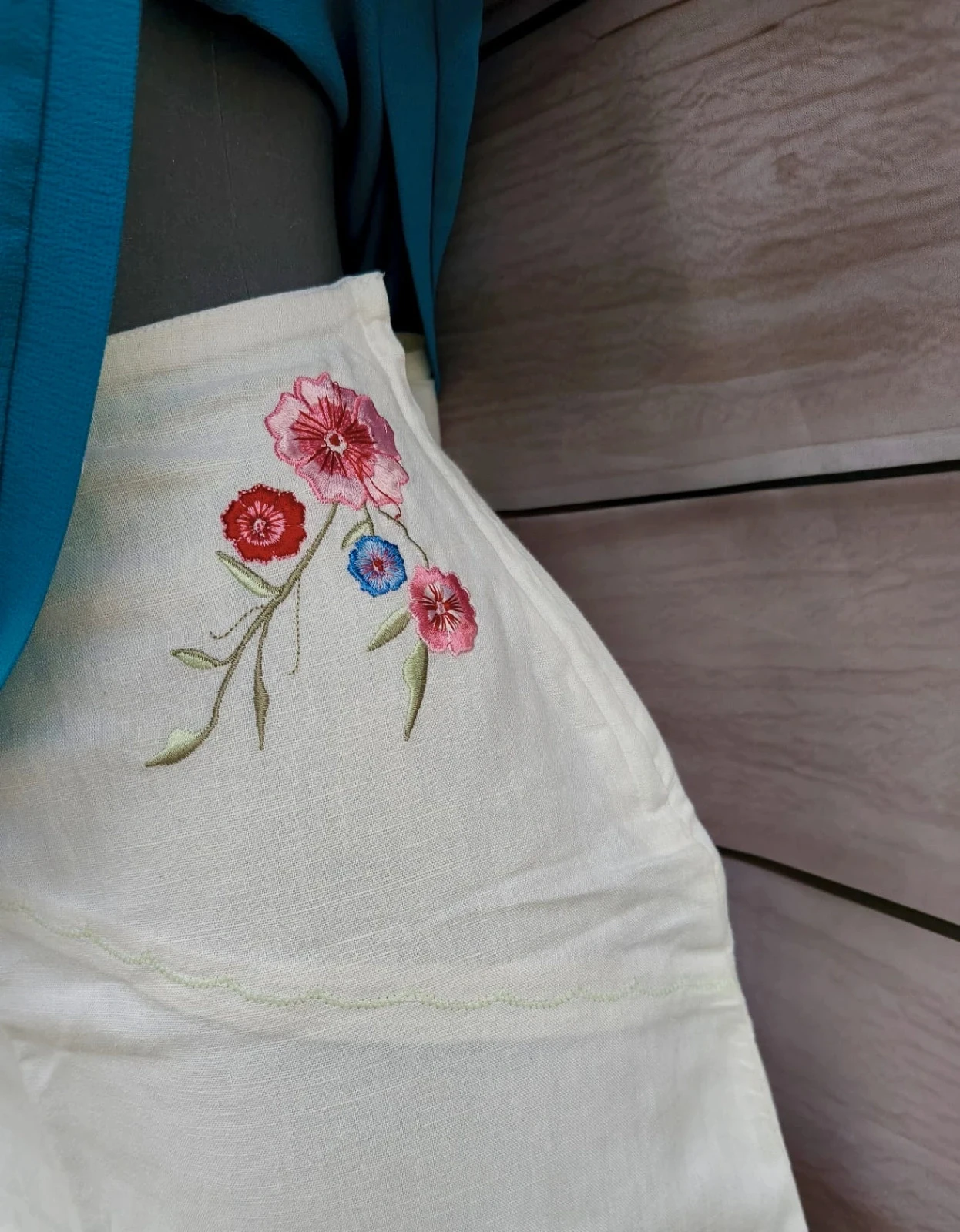 Falda H&M blanca con bordado floral – Talla 36 💜 – photo 4